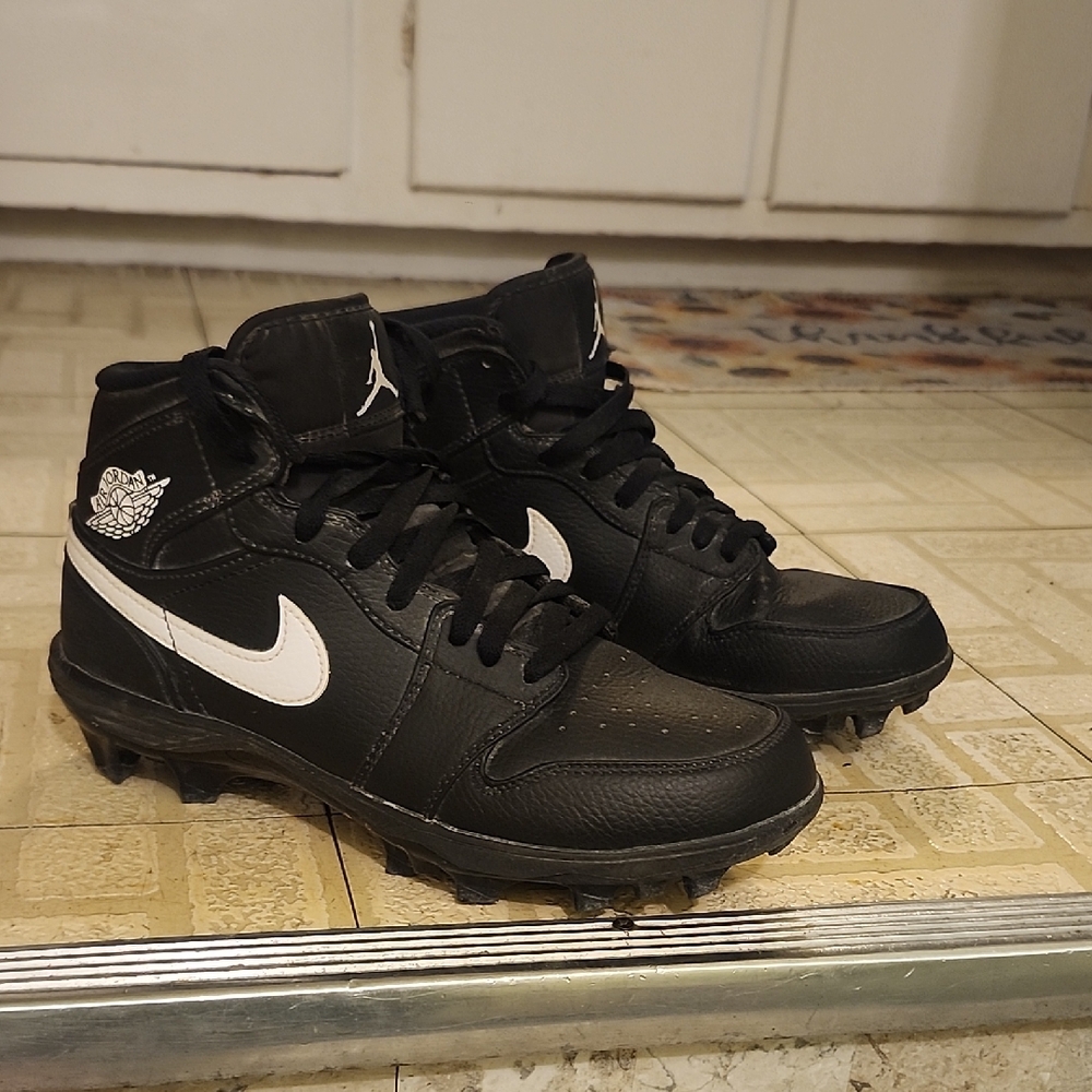 Nike Black and White Athletic Cleats